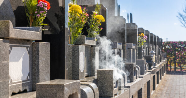 合祀とは？読み方や意味、合葬との違い、メリット・デメリットを解説