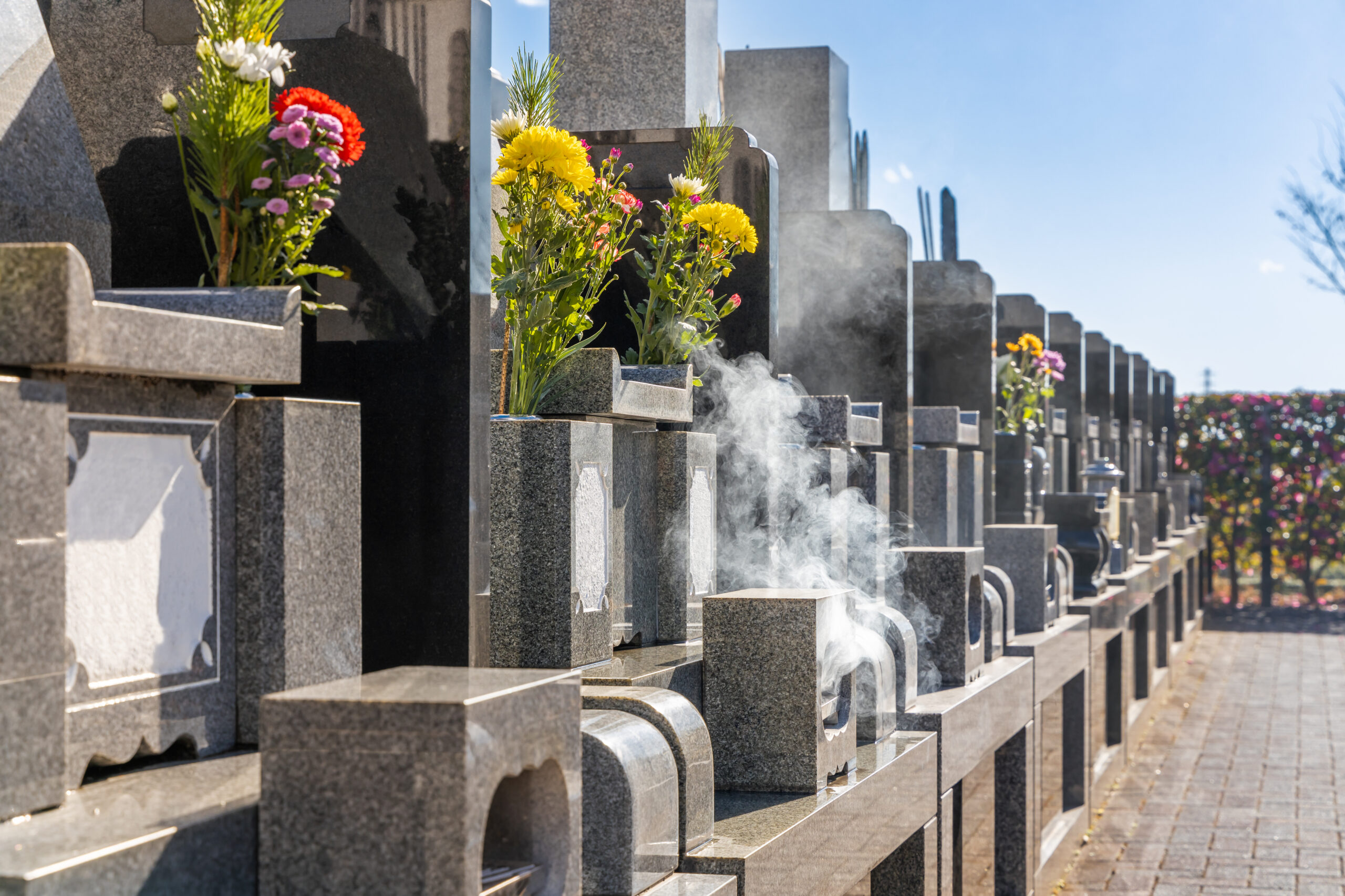 合祀とは？読み方や意味、合葬との違い、メリット・デメリットを解説